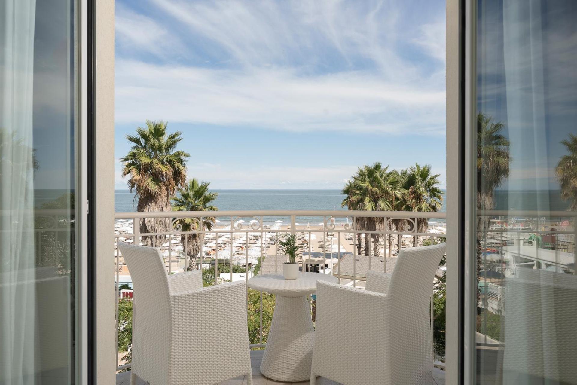 Hotel Ca' Bianca Riccione Exterior foto